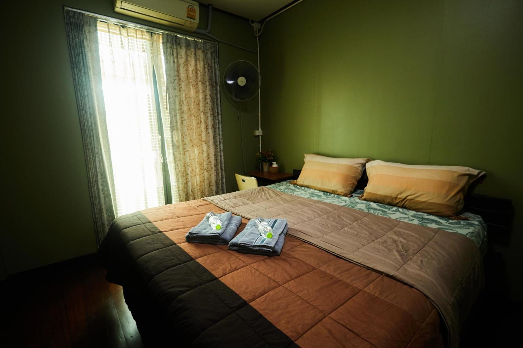 Chommuang Guest House Phra Nakhon Si Ayutthaya Oda fotoğraf
